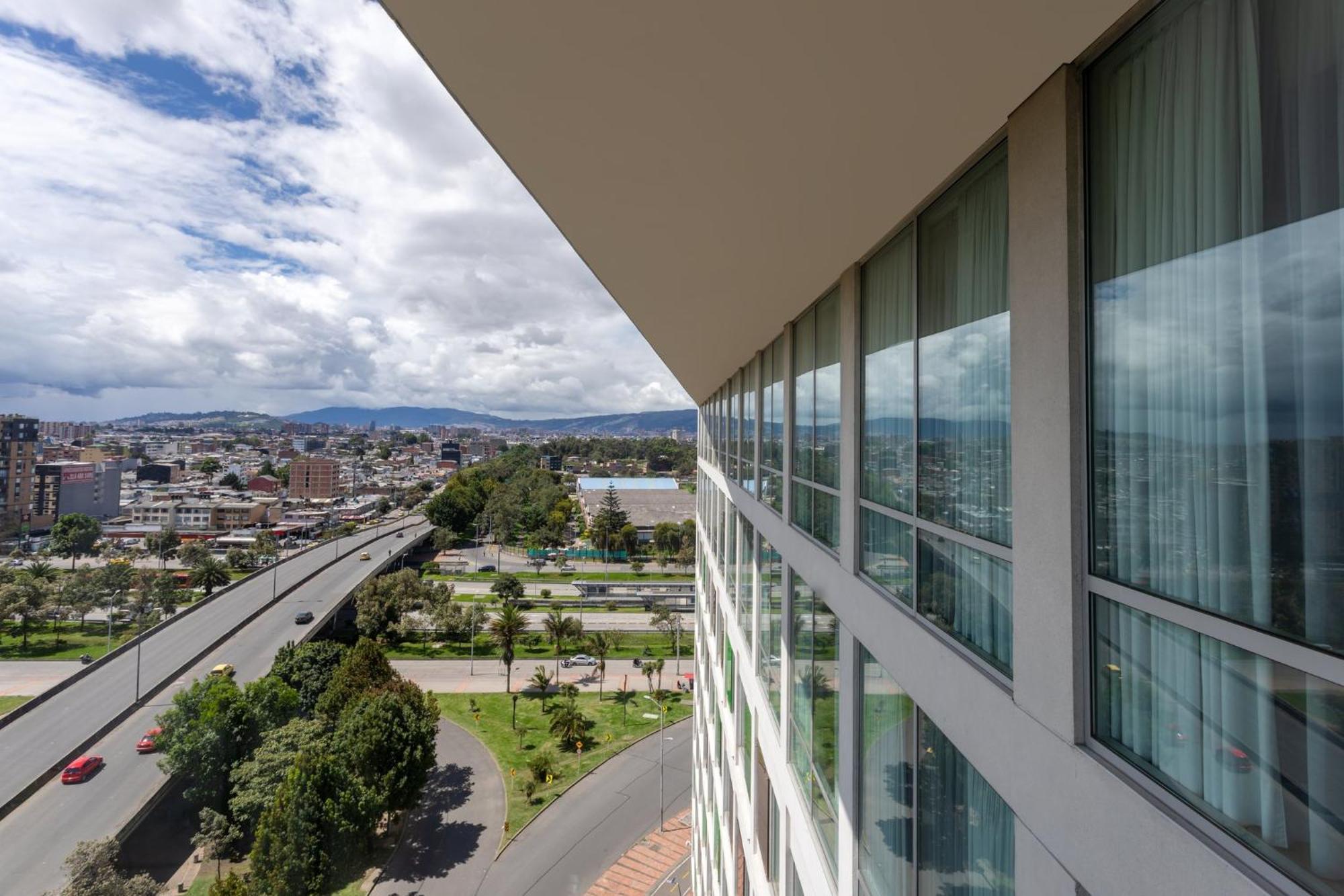 Holiday Inn Bogota Airport Exterior foto